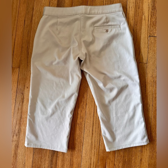 NWOT Under Armour performance capris - Picture 5 of 8